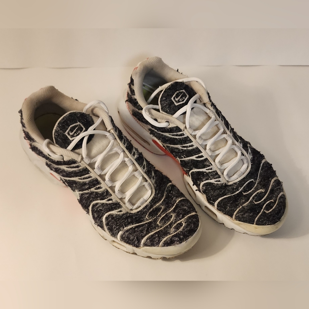 Nike Airmax Plus Essential Crater, White, Bright Crimson, Dust, Mens Size 9.5
